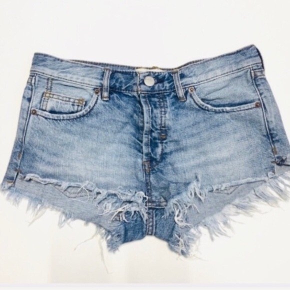 We The Free Cutoff Frayed Hem Denim Shorts 24 - Picture 7 of 10